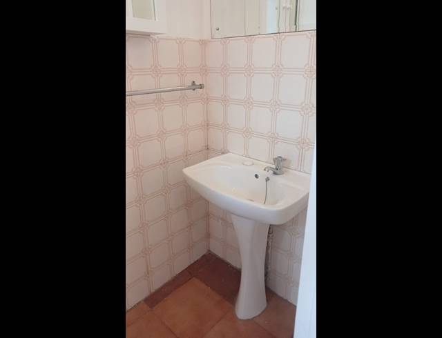 2 BEDROOM APARTMENT TO LET IN ESSENWOOD